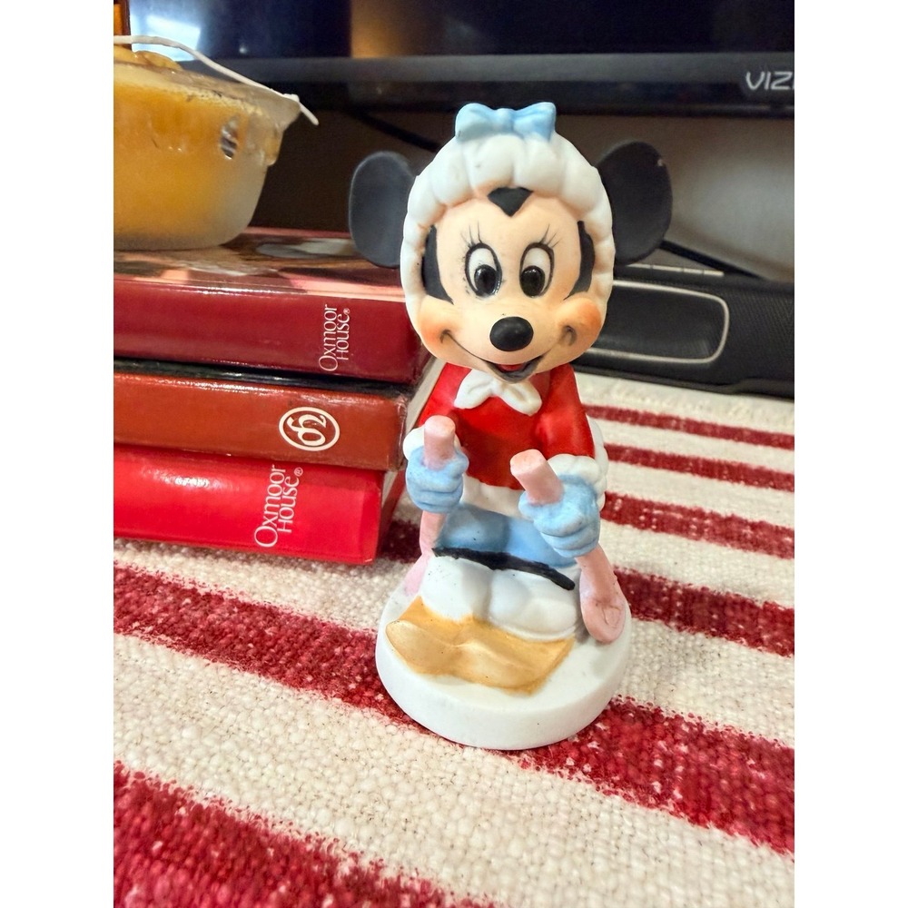 Vintage 1970s skiing Minnie